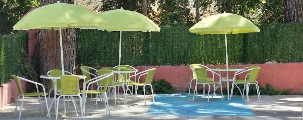 Hostal Aravaca Garden Мадрид Екстериор снимка