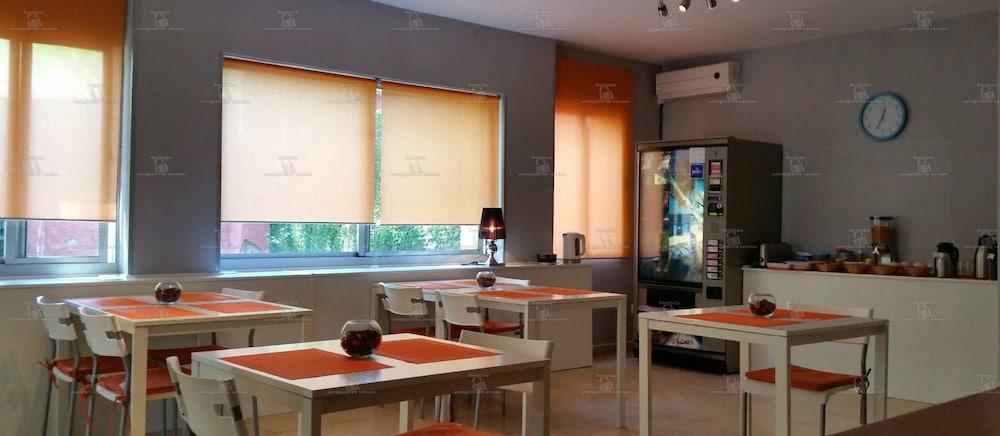 Hostal Aravaca Garden Мадрид Екстериор снимка