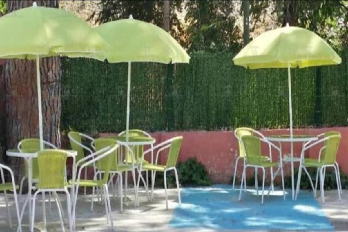 Hostal Aravaca Garden Мадрид Екстериор снимка